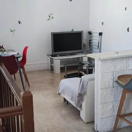 Appartement Duplex F2 Tout Confort Proche Centre Ville Avec Parking Gratuit Montlucon Exterior photo